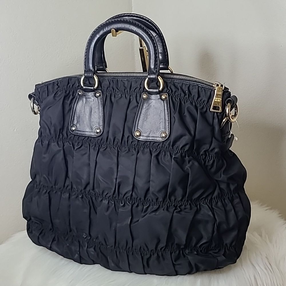 💯 Authentic Two-way Prada  Handbag 🍀 - Picture 3 of 17